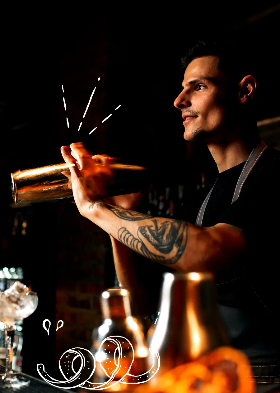 Sausalitos Mitarbeiter mischt Cocktail